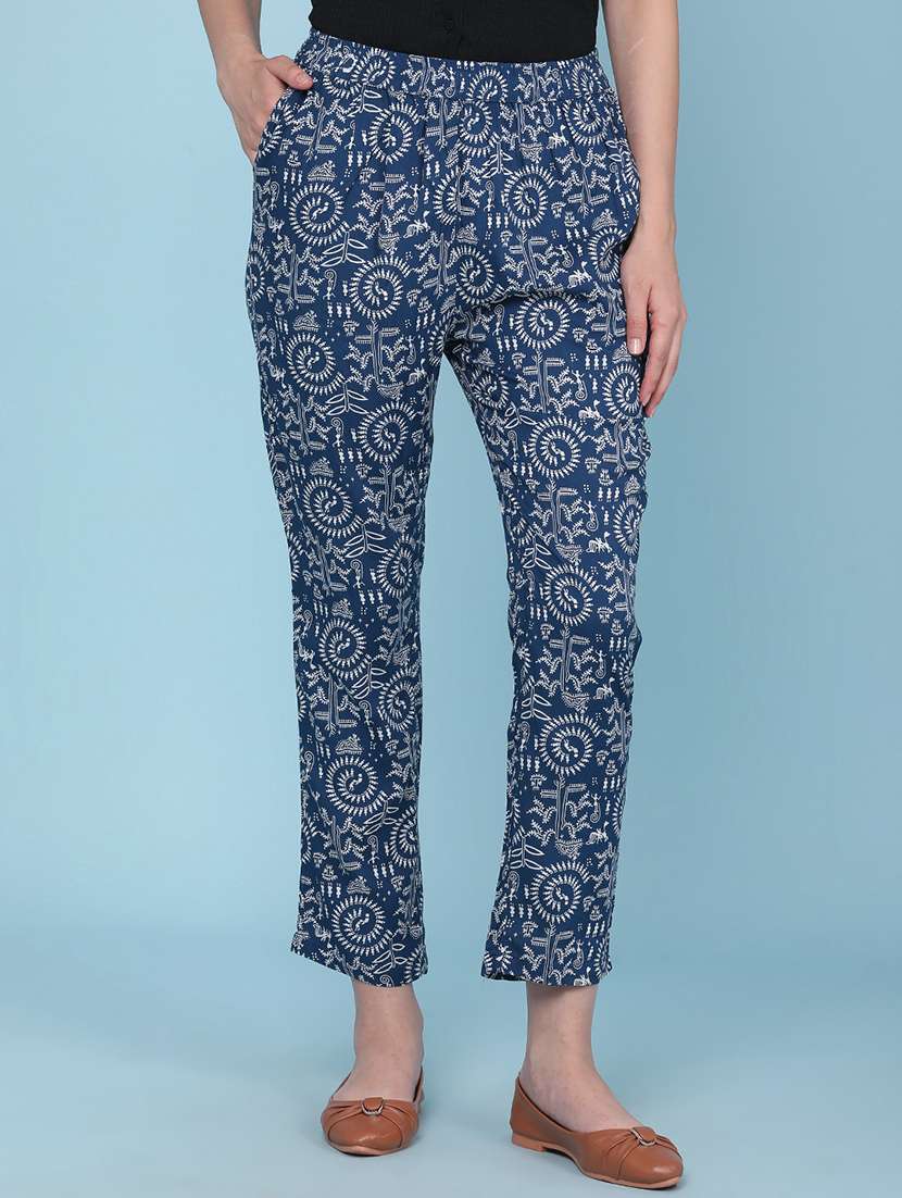 women printed mid rise tapered pant