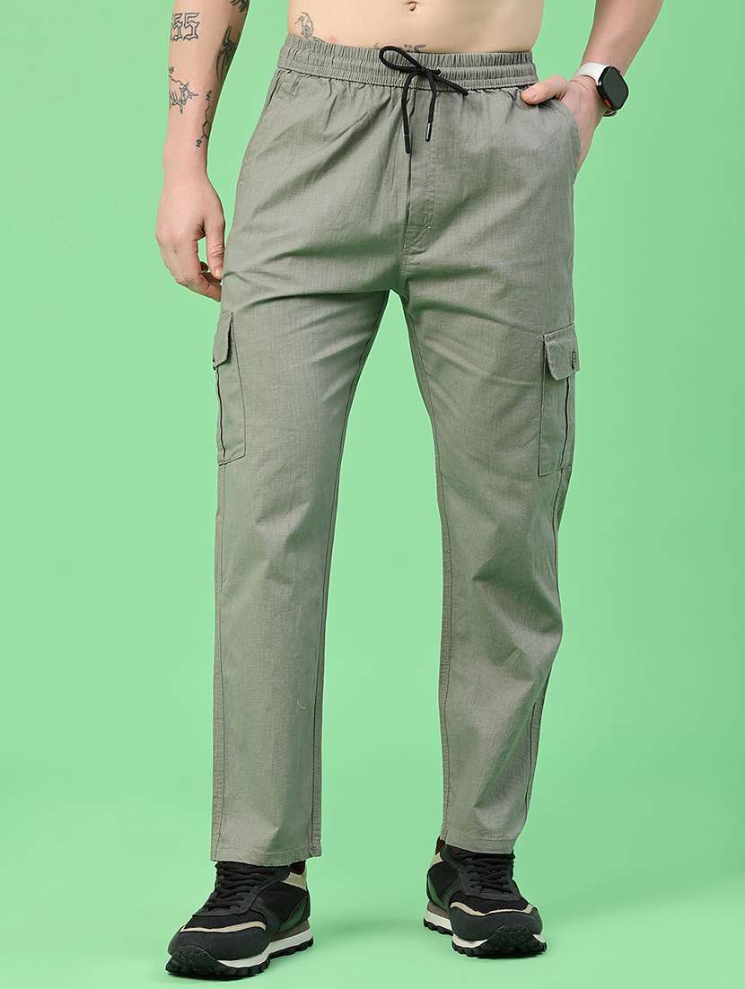 men solid mid rise regular fit cargo 