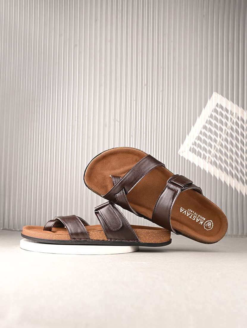 men solid toe seperator sandal
