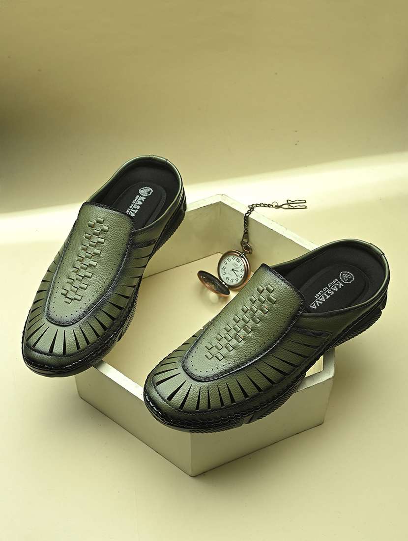 men textured slip on sandal