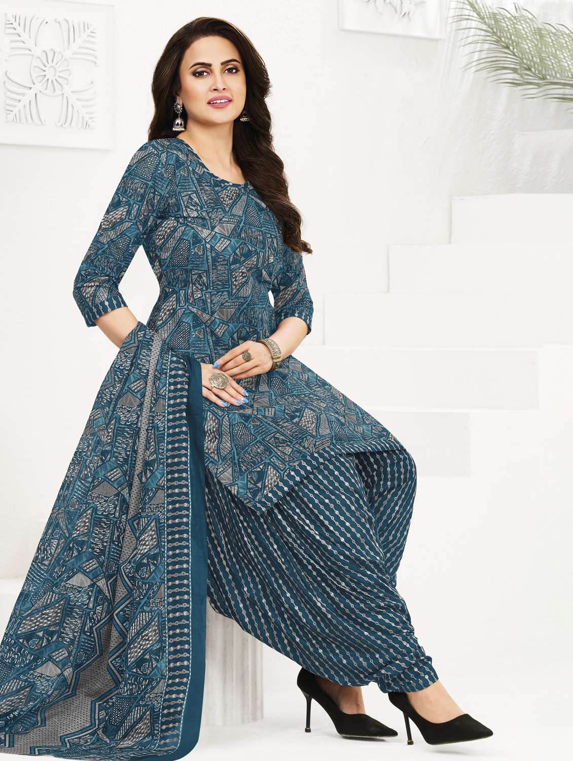 women printed three quarter sleeve kurta patiala with dupatta set