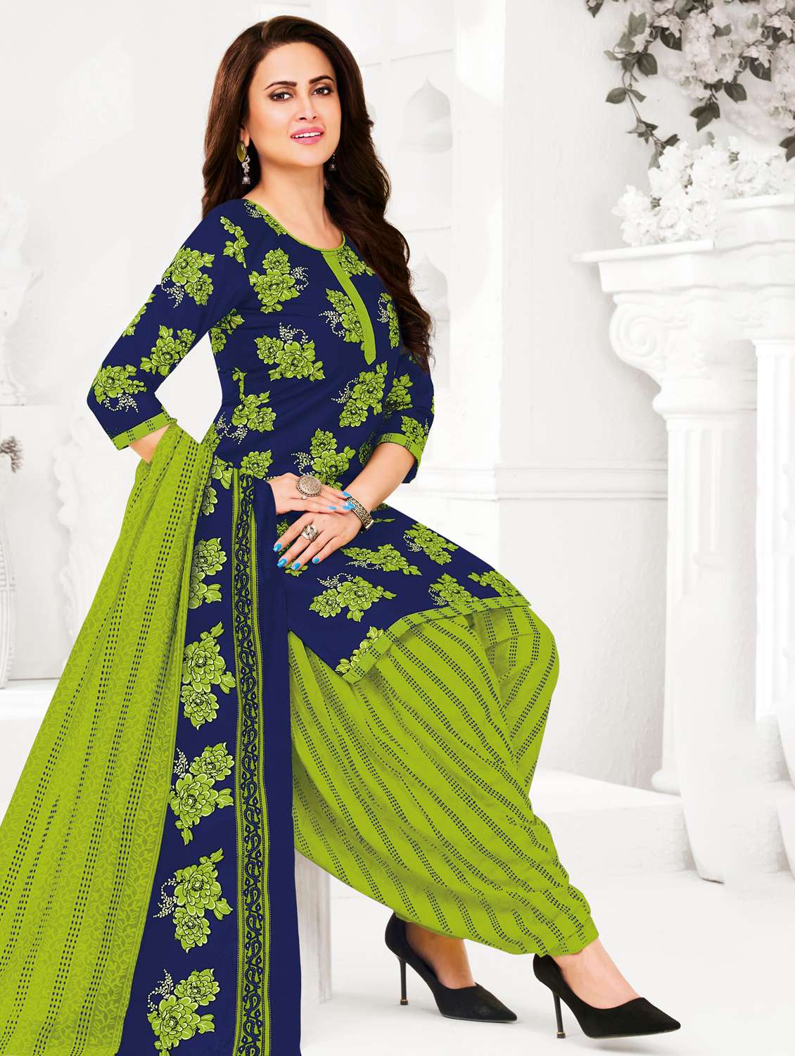 women printed three quarter sleeve kurta patiala with dupatta set