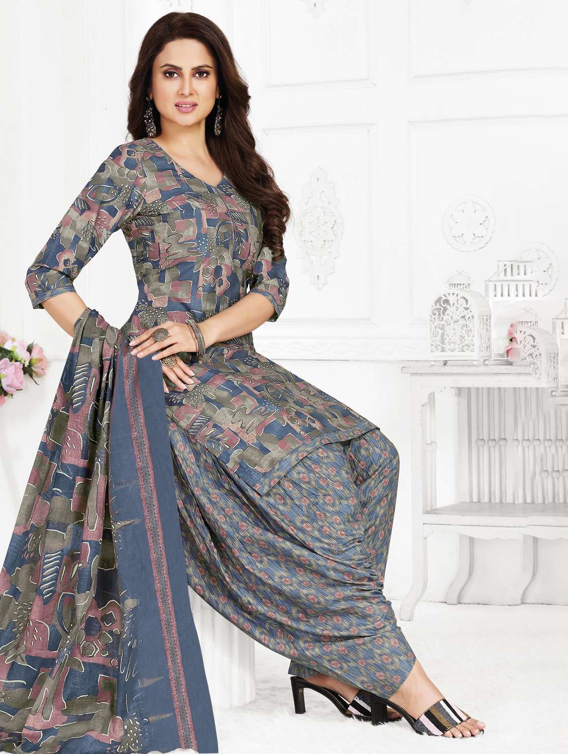 women printed three quarter sleeve kurta patiala with dupatta set