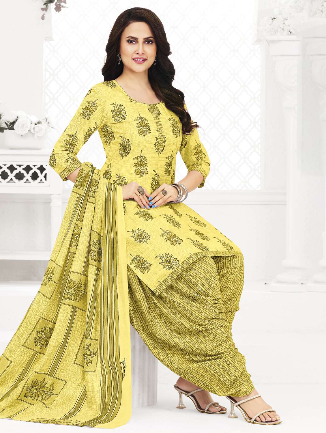 women printed three quarter sleeve kurta patiala with dupatta set