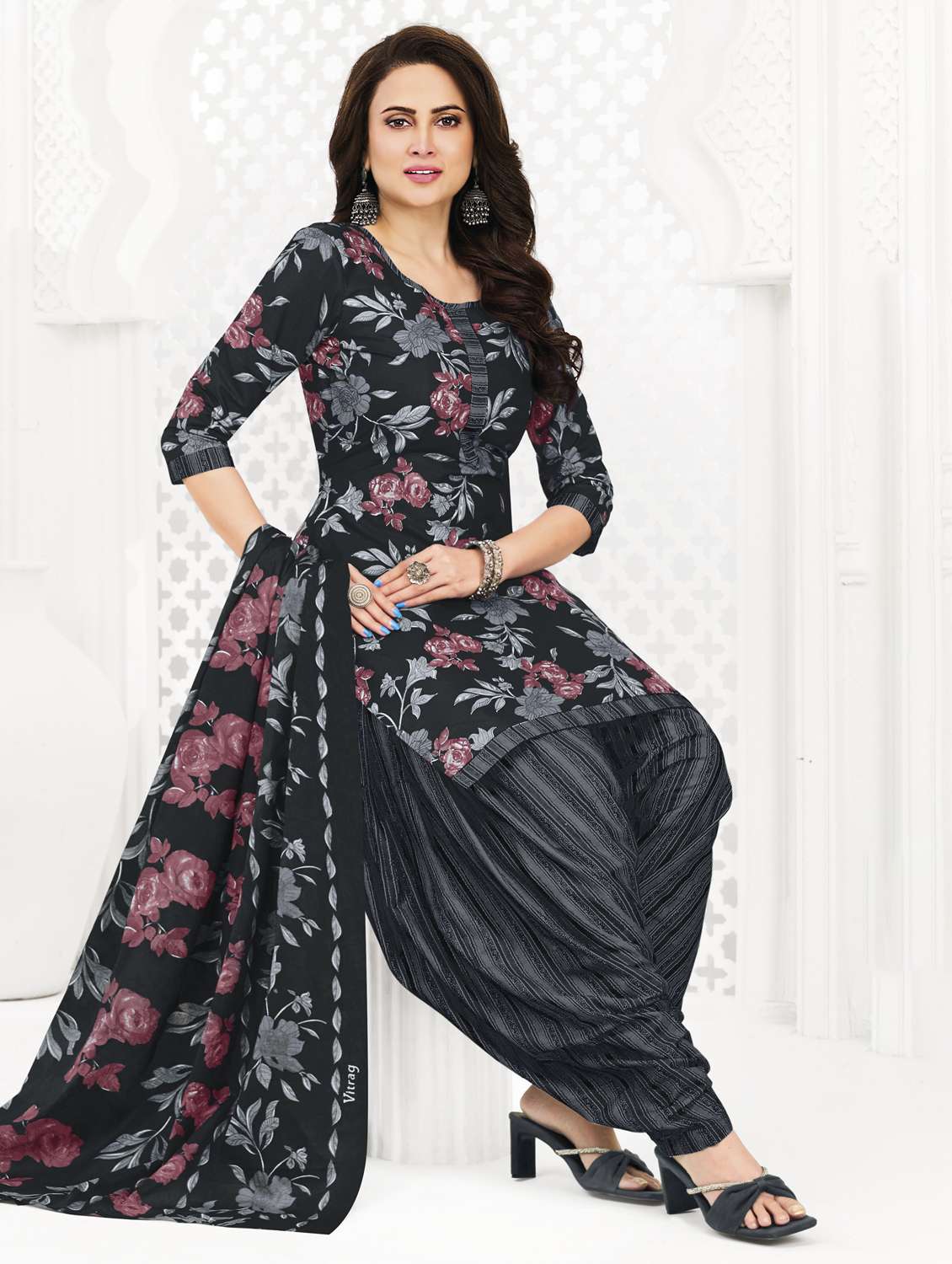 women printed three quarter sleeve kurta patiala with dupatta set