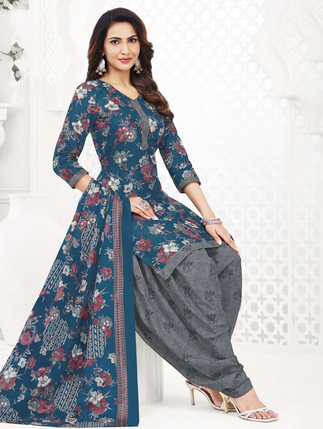 women printed three quarter sleeve kurta patiala with dupatta set