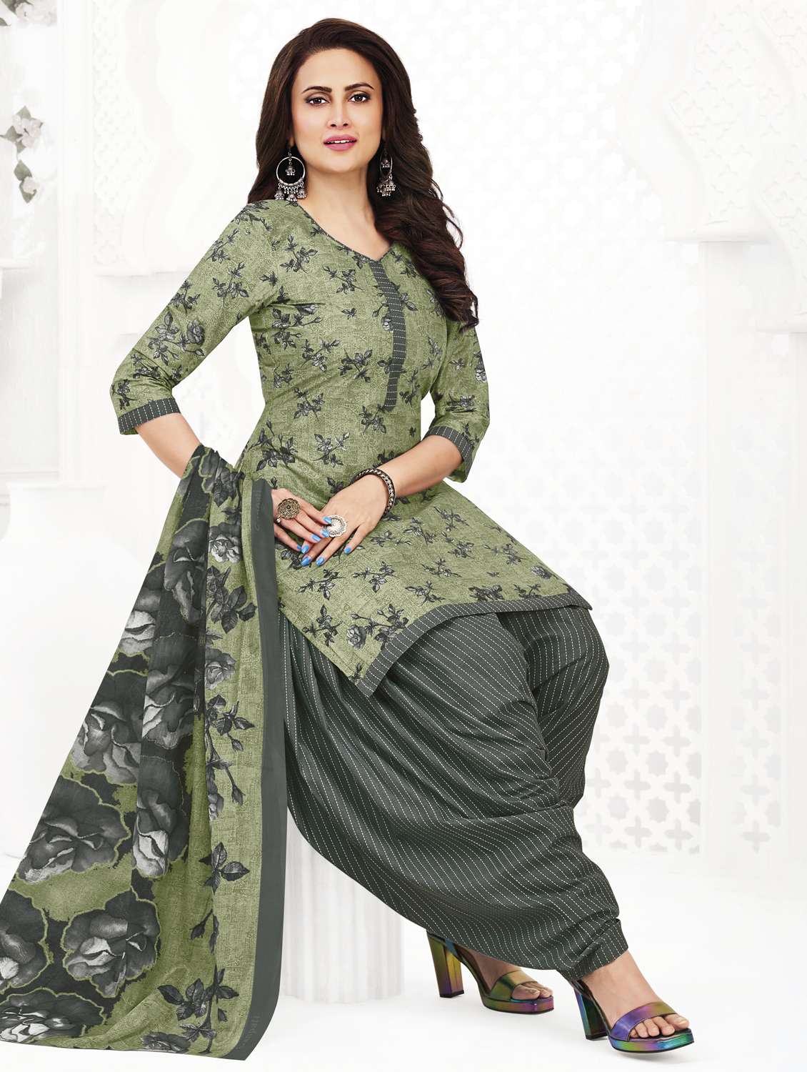 women printed three quarter sleeve kurta patiala with dupatta set