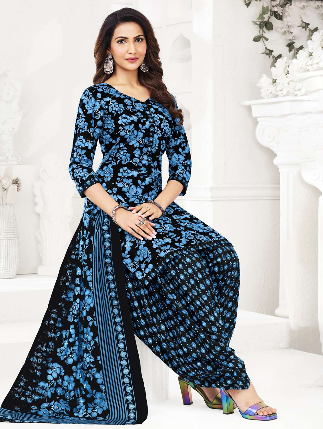 women printed three quarter sleeve kurta patiala with dupatta set