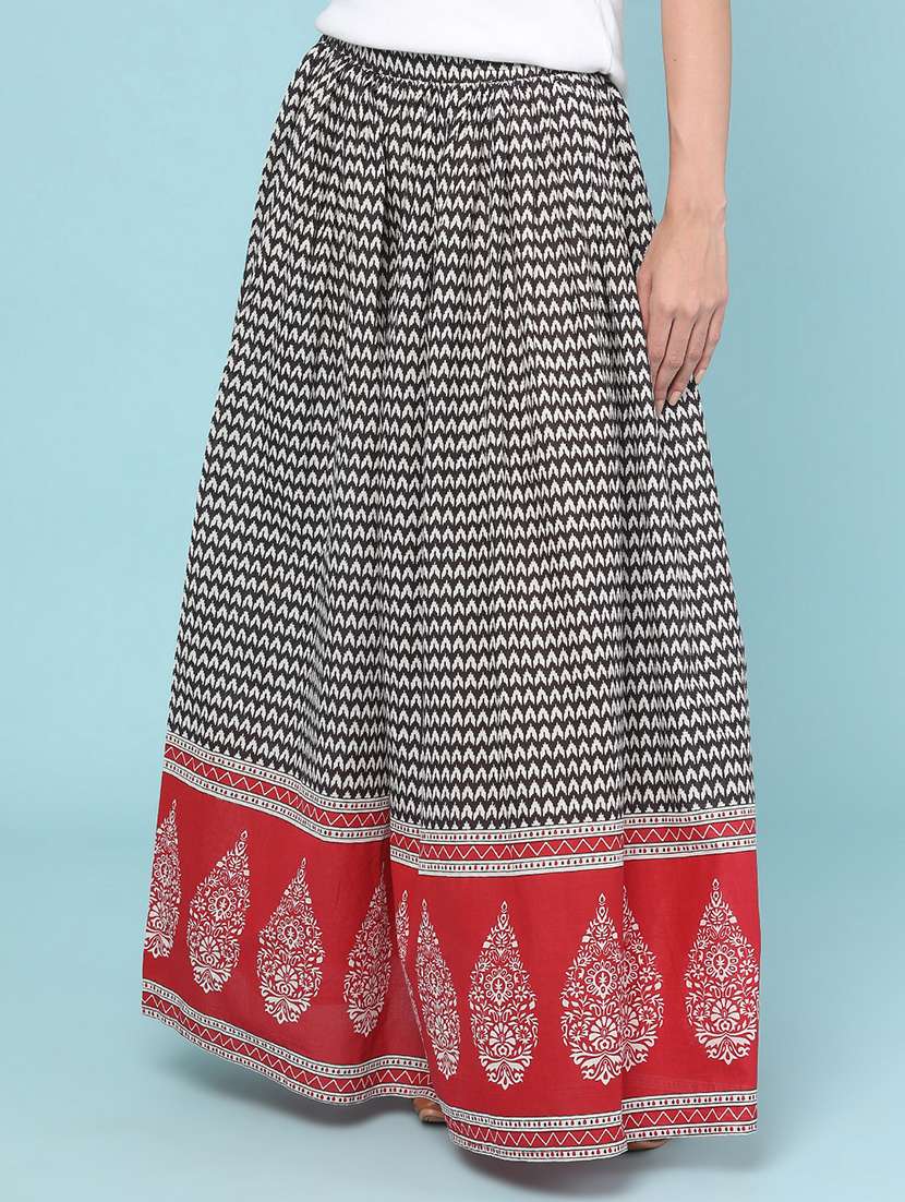 women printed mid rise flared skirt