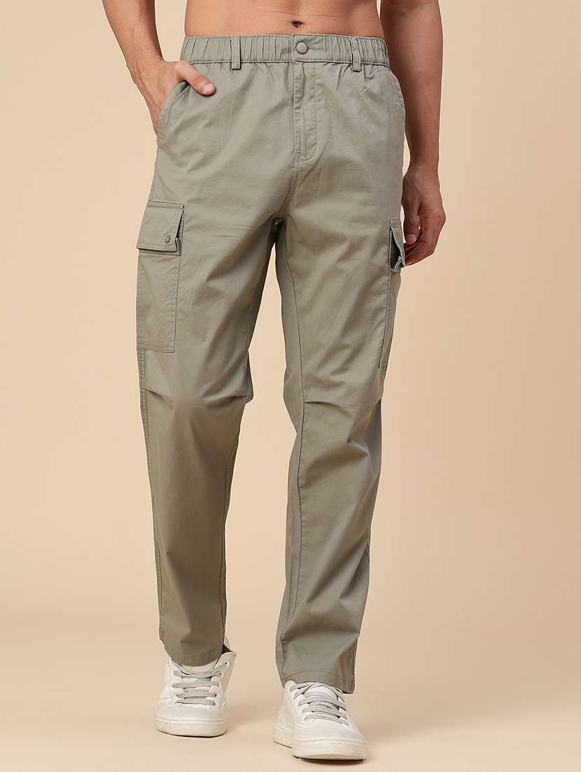 men solid mid rise regular fit cargo 