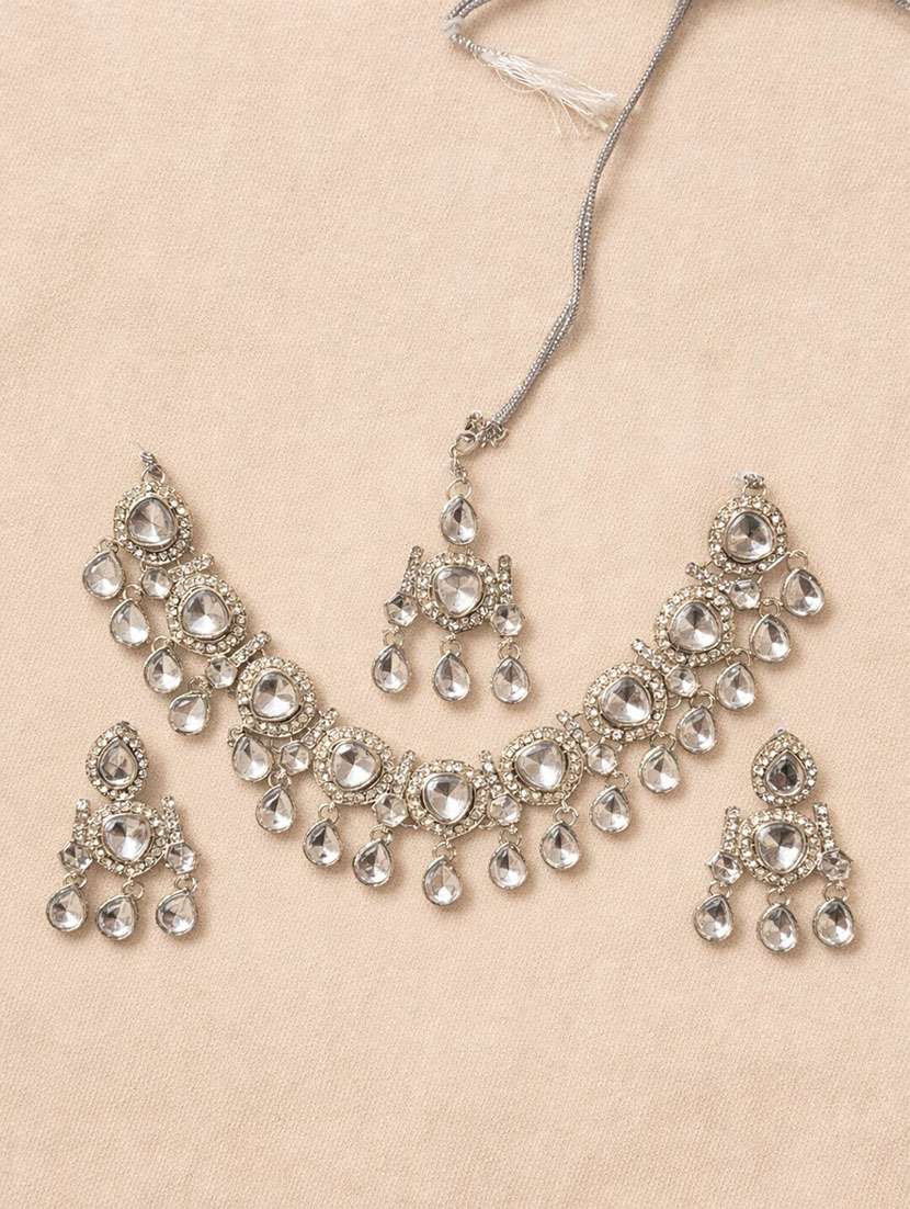 silver tone kundan necklace set with earrings & maang tikka