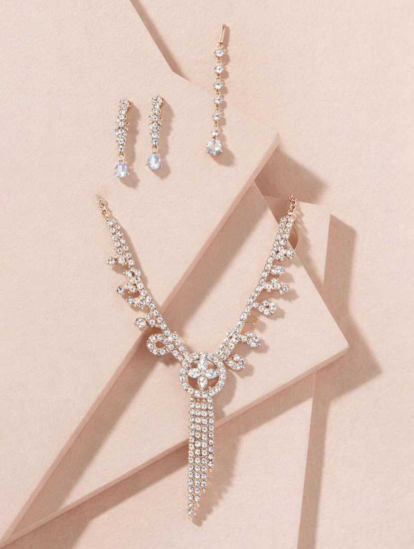 elegant silver stone necklace set with matching earrings & mangtikka