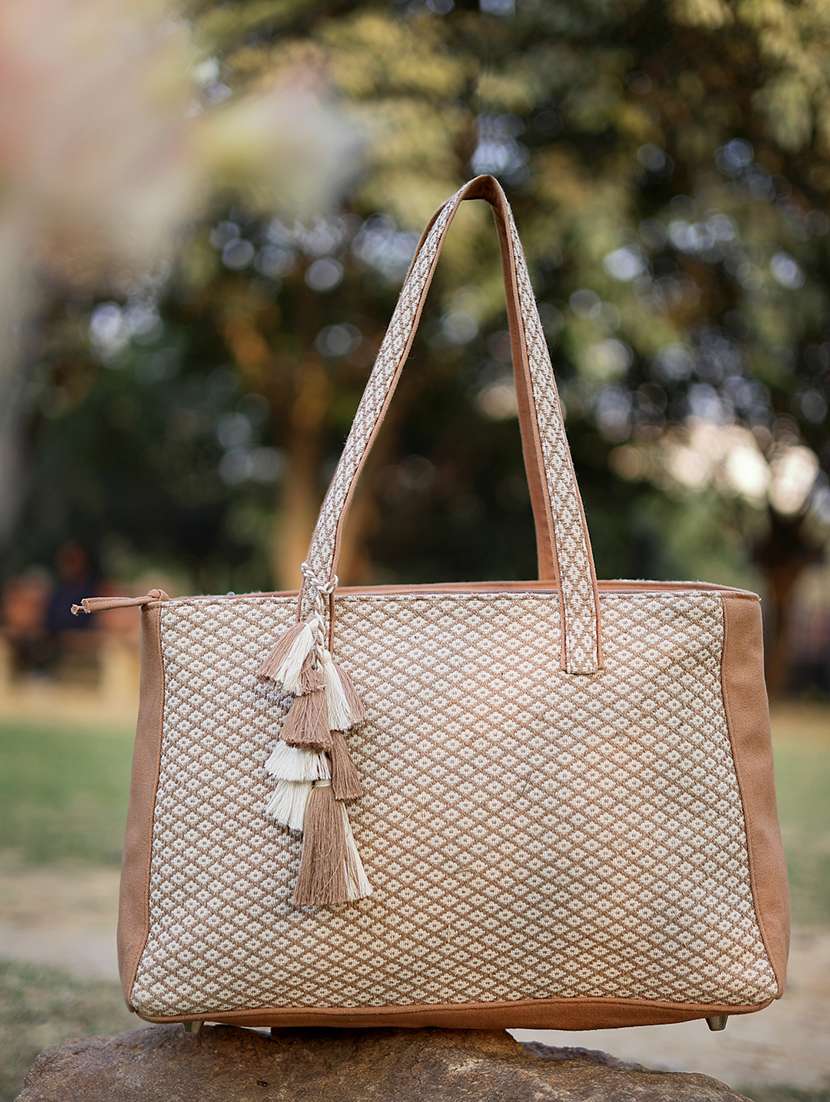 women textured dual handles tote bag