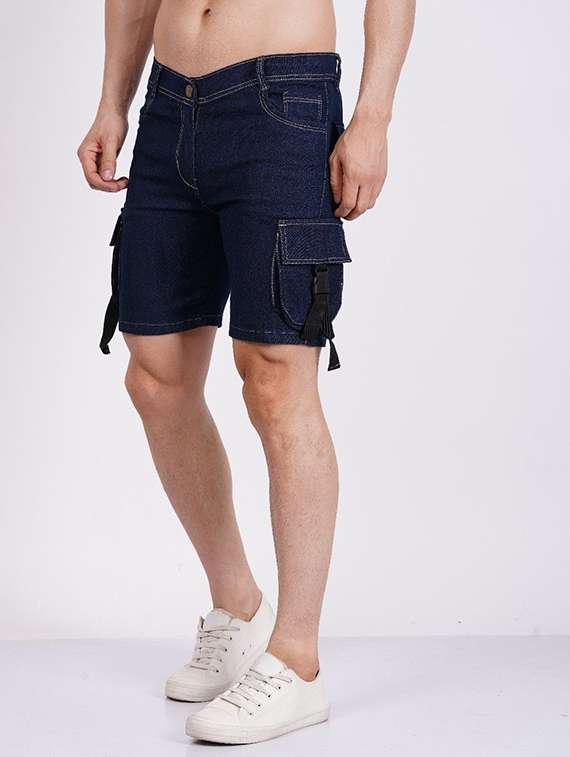 men solid mid rise denim cargo shorts