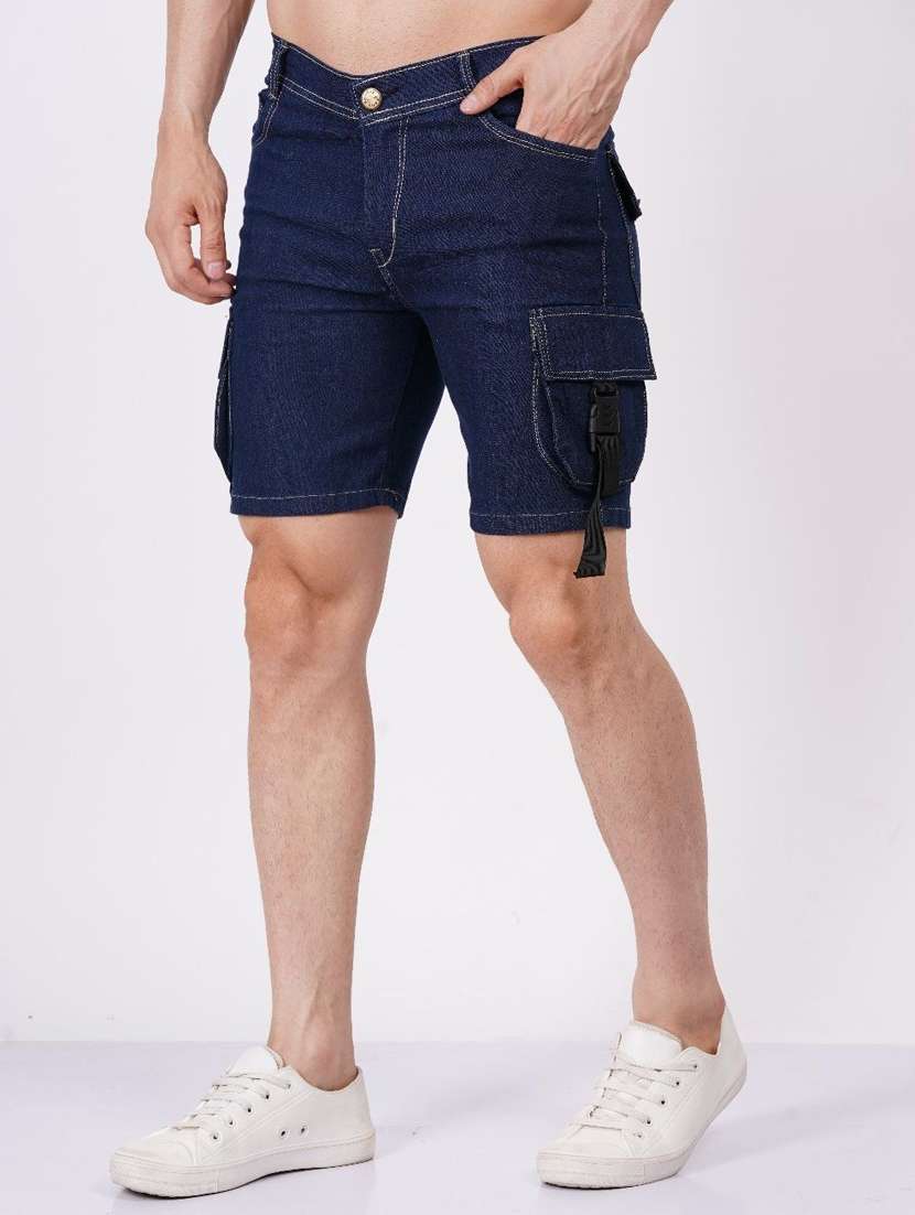 men solid mid rise denim cargo shorts
