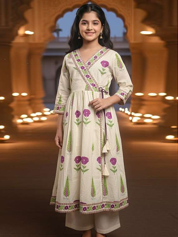women printed three quarter sleeve flared kurta