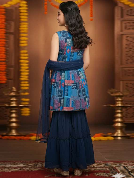 women printed kurta and sharara set with dupatta - 22353399 -  Standard Image - 3