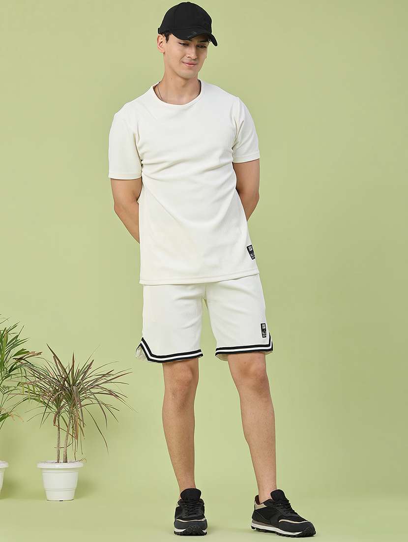 men self design round neck t-shirt and shorts co-ord set