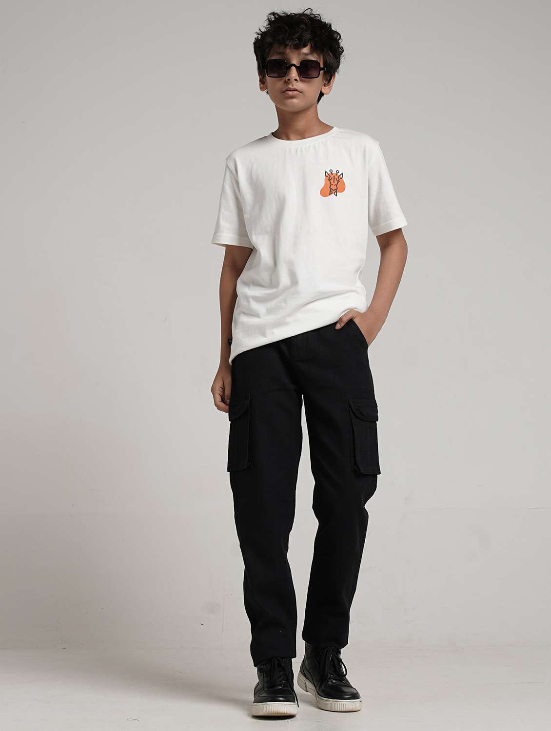 boys solid mid rise relaxed fit cargo - 22354290 -  Standard Image - 5