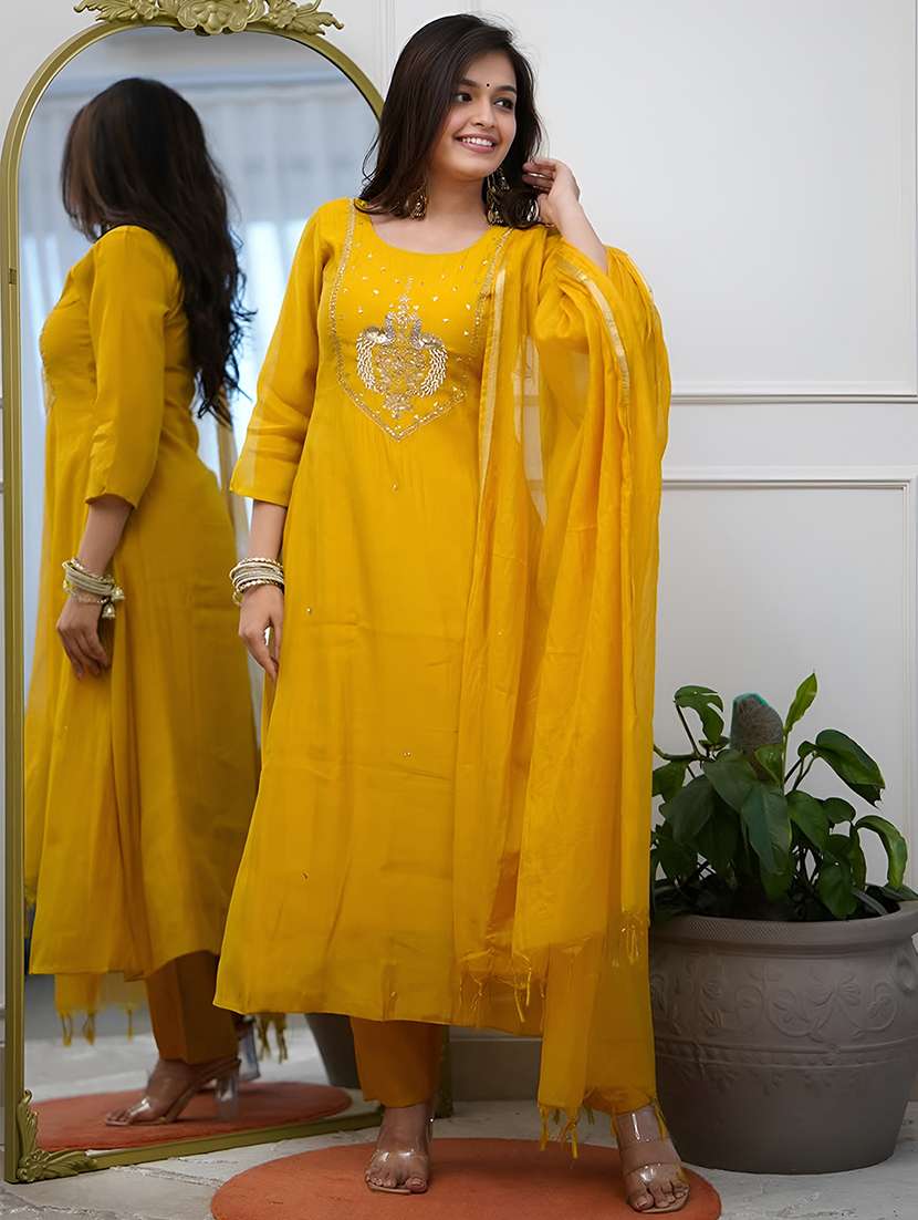 women solid with work three quarter sleeve kurta pant with dupatta set