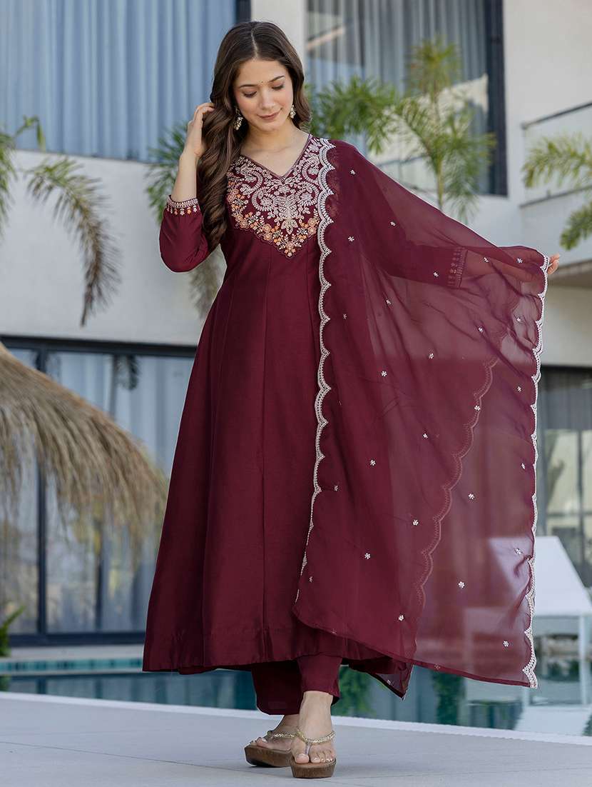 women solid with work three quarter sleeve kurta pant with dupatta set
