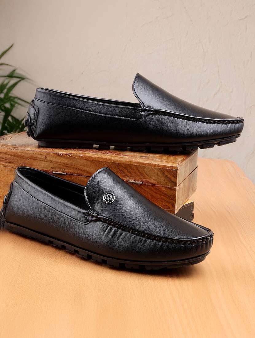 men solid slip on loafer