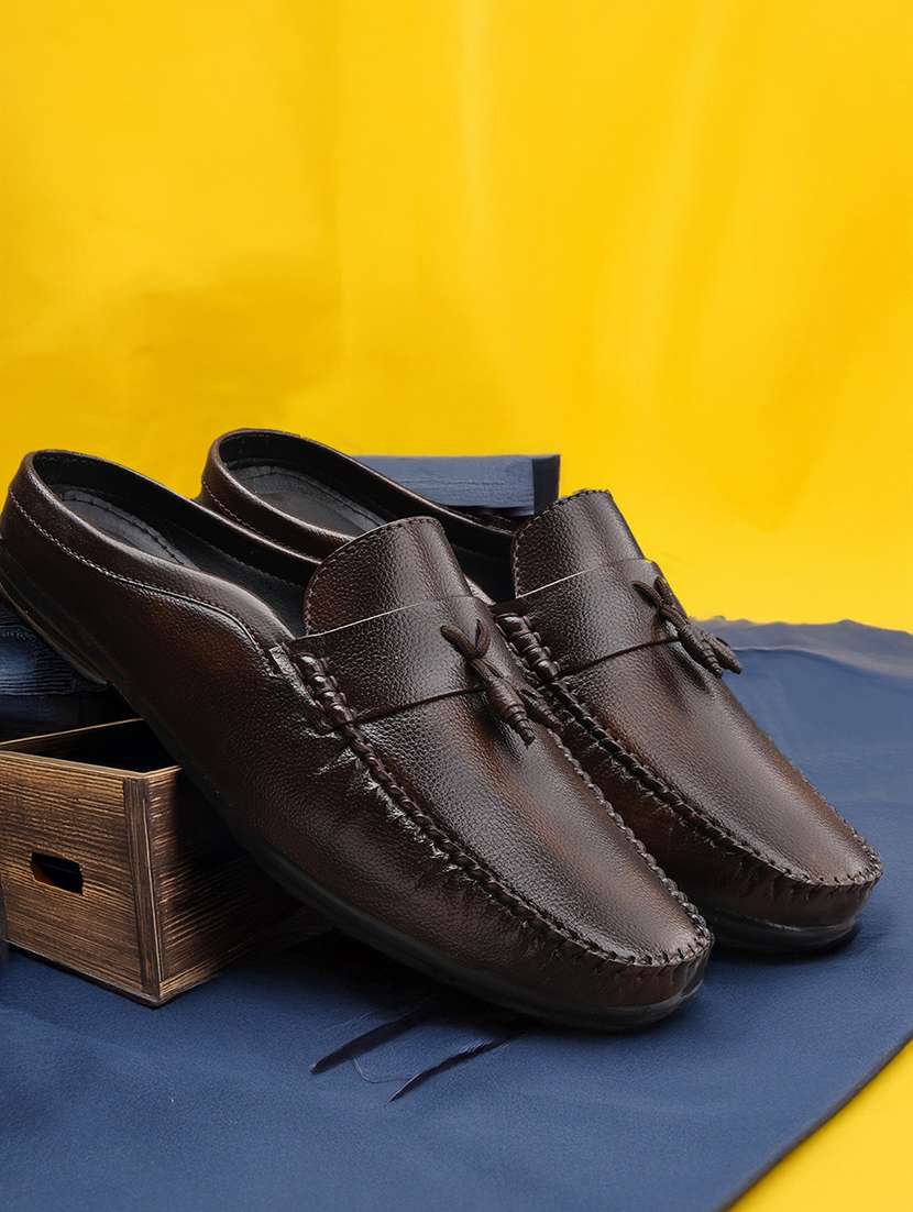 men solid slip on tassel details loafer