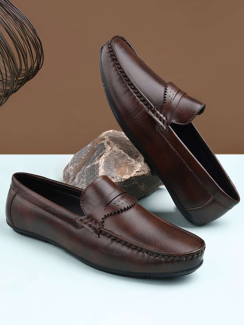men solid slip on loafer
