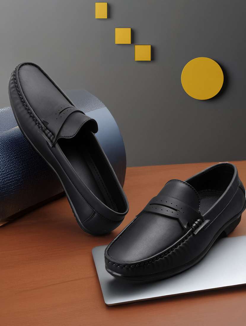 men solid slip on loafer
