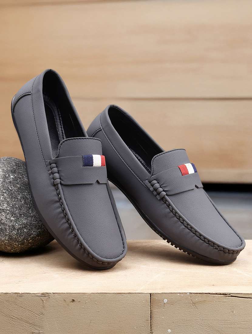 men solid slip on loafer