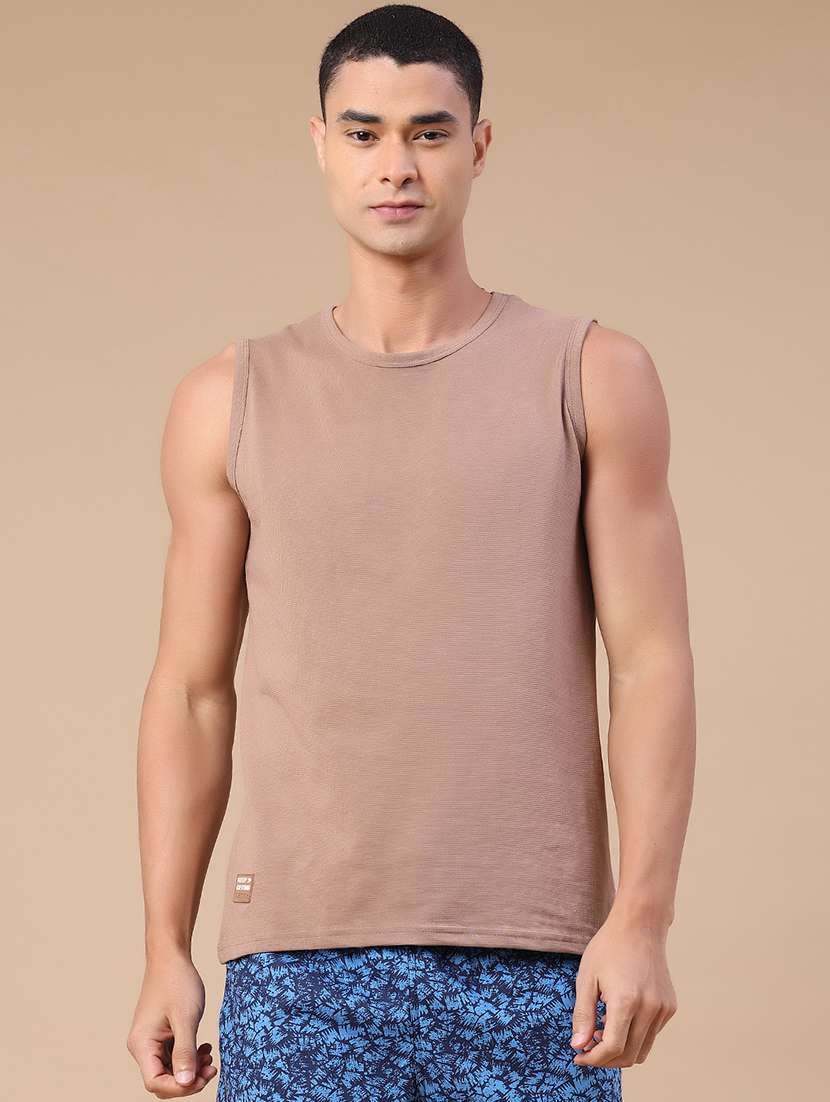 men solid sleeveless vest