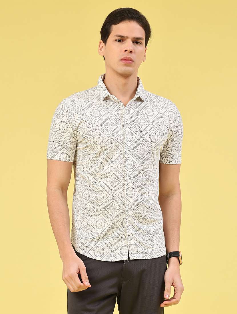 men printed collared short sleeve shirt
