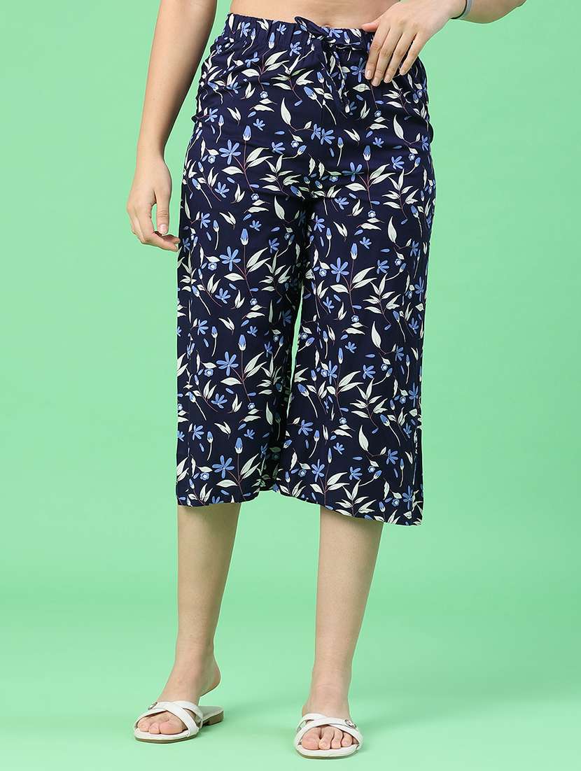 women floral printed mid rise capri