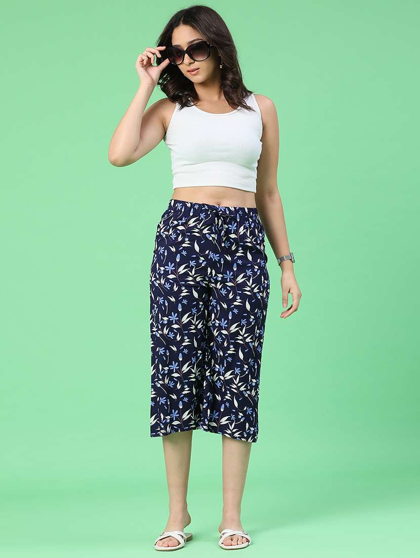 women floral printed mid rise capri - 22357407 -  Standard Image - 5