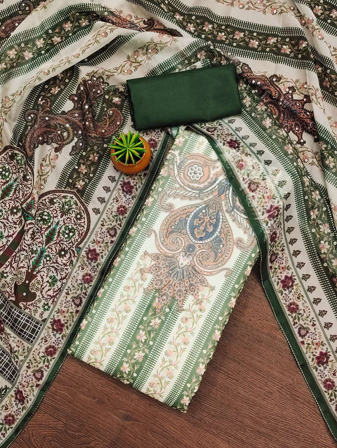 women printed unstitched suit set