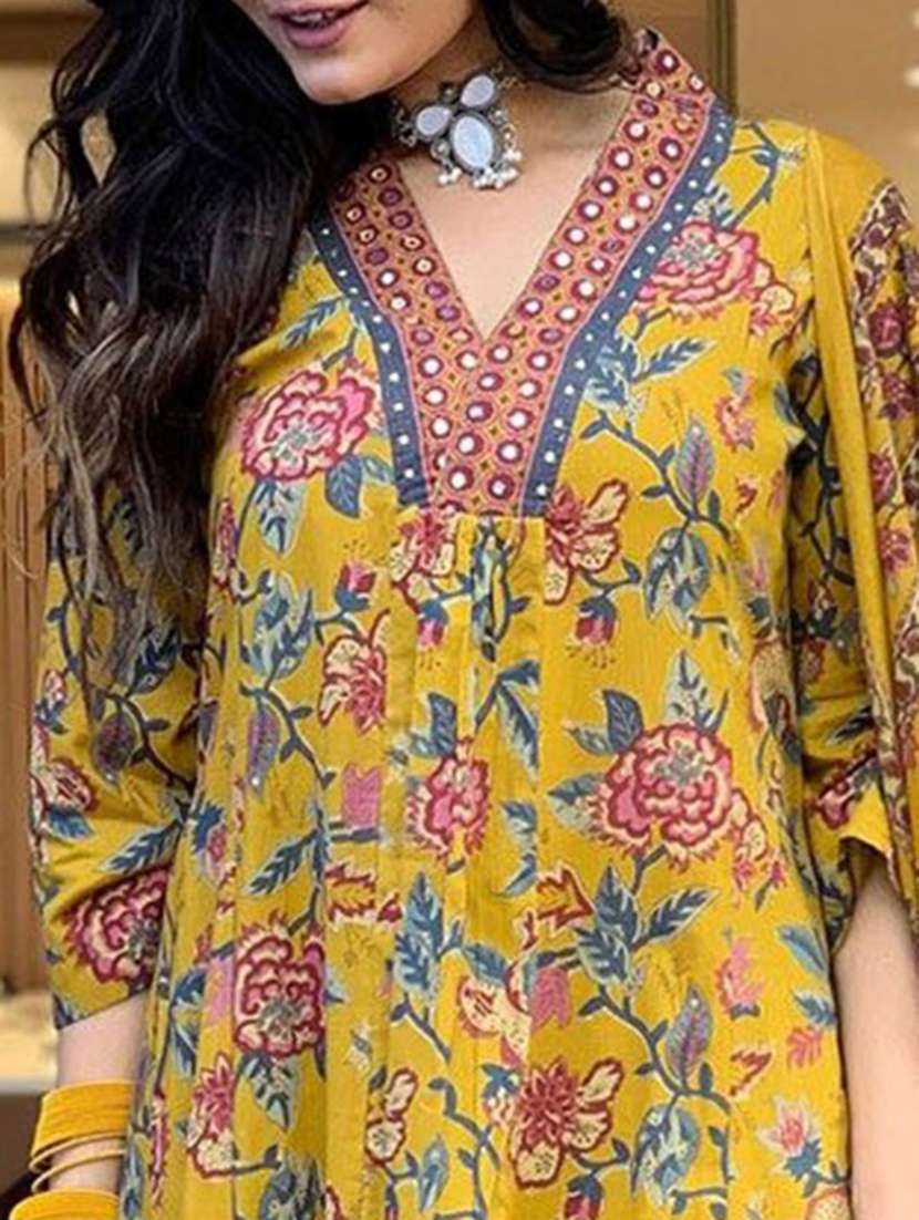 women floral three quarter sleeve kurta palazzo with dupatta set - 22357936 -  Standard Image - 5