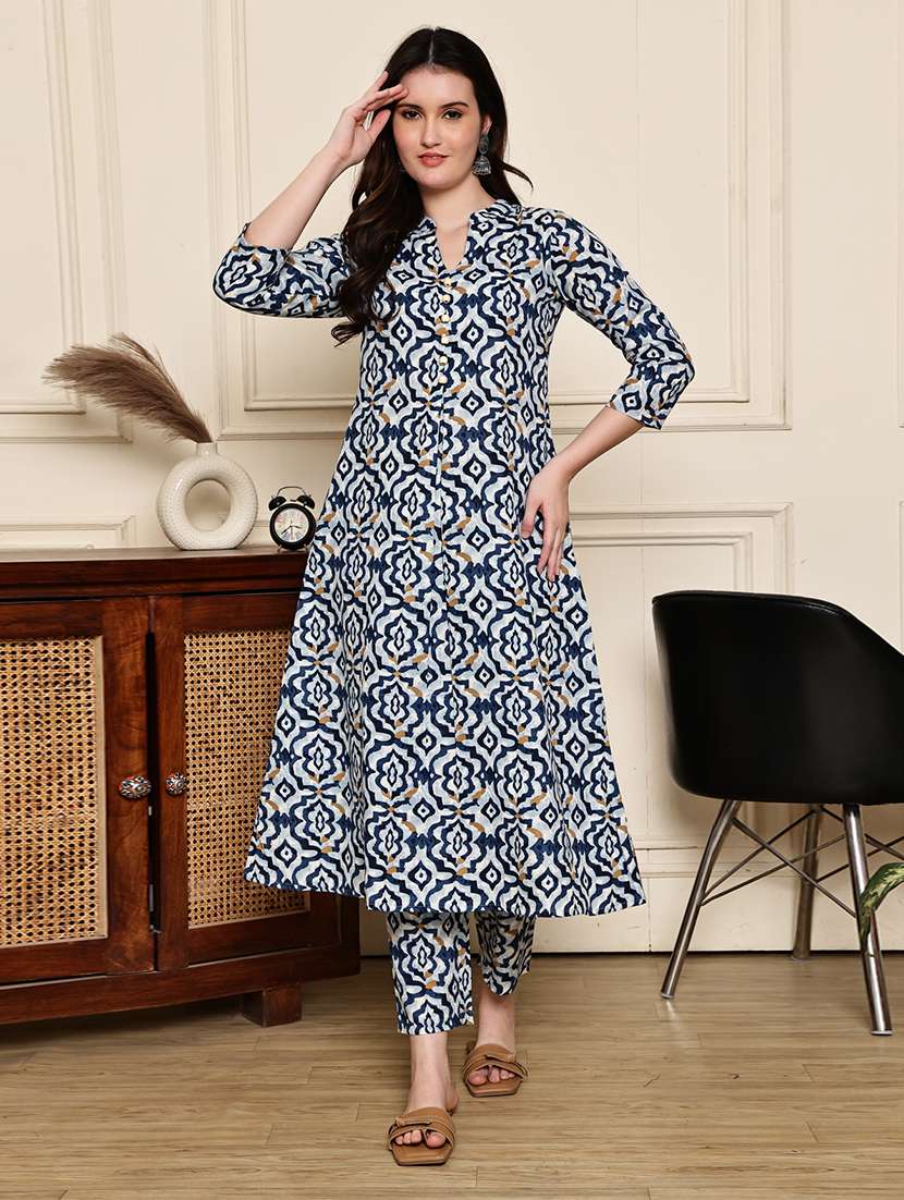 women printed three quarter sleeve kurta pant set