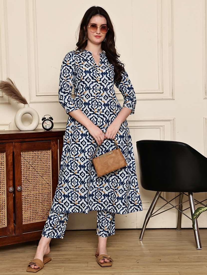 women printed three quarter sleeve kurta pant set - 22357940 -  Standard Image - 3