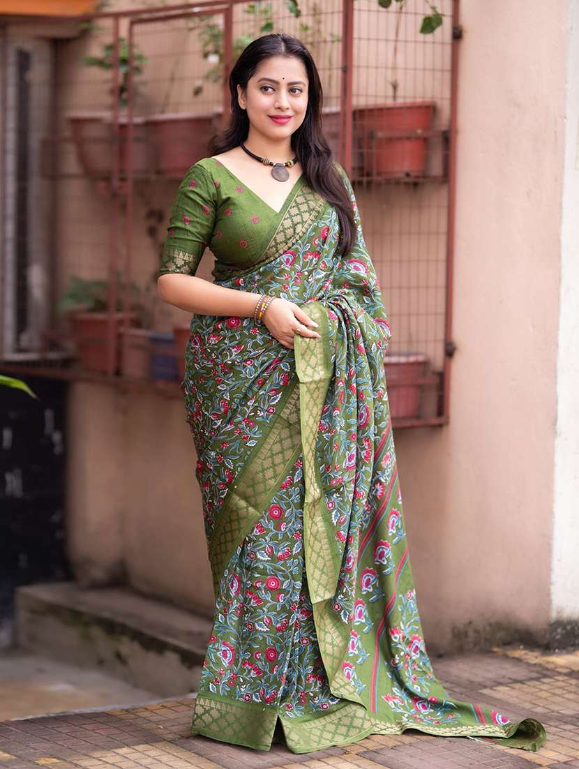 women printed casual wear saree with blouse