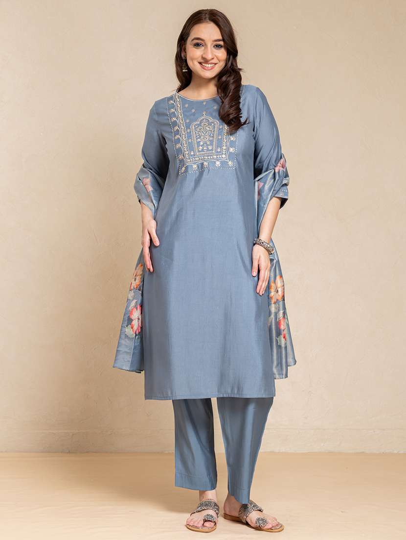 women solid with work three quarter sleeve kurta pant with dupatta set - 22358102 -  Standard Image - 3