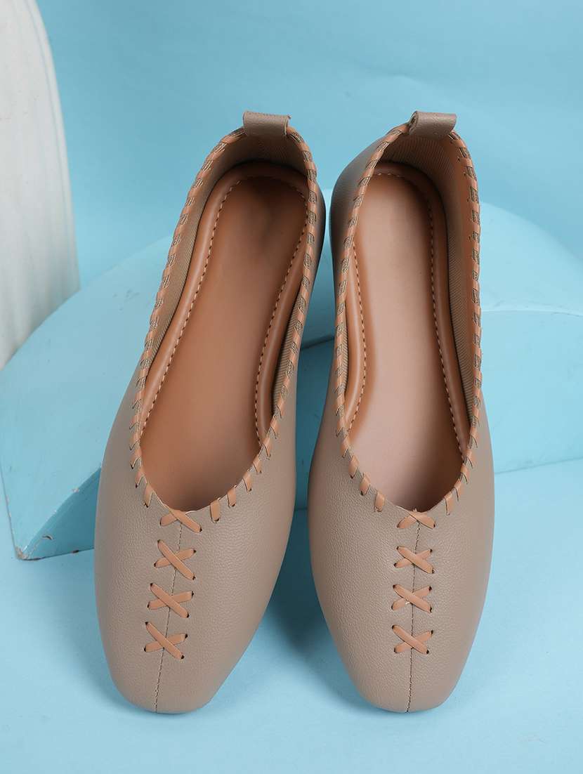 women solid slip on ballerina