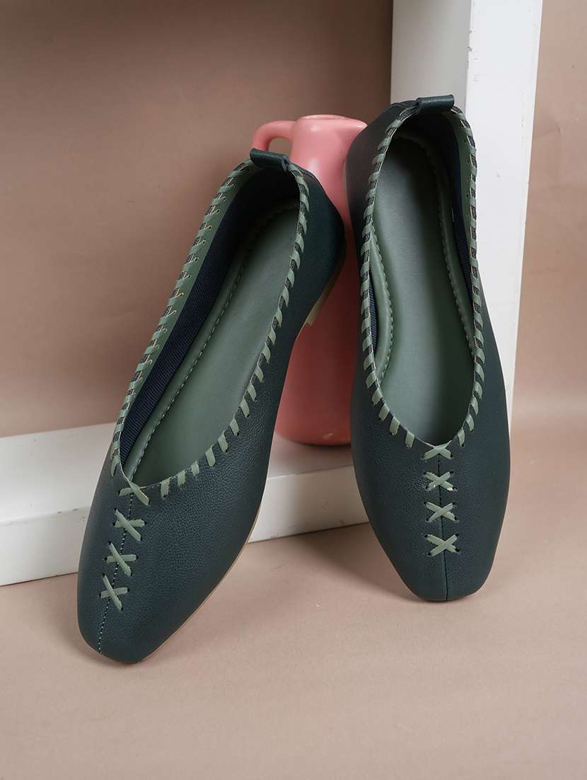 women solid slip on ballerina