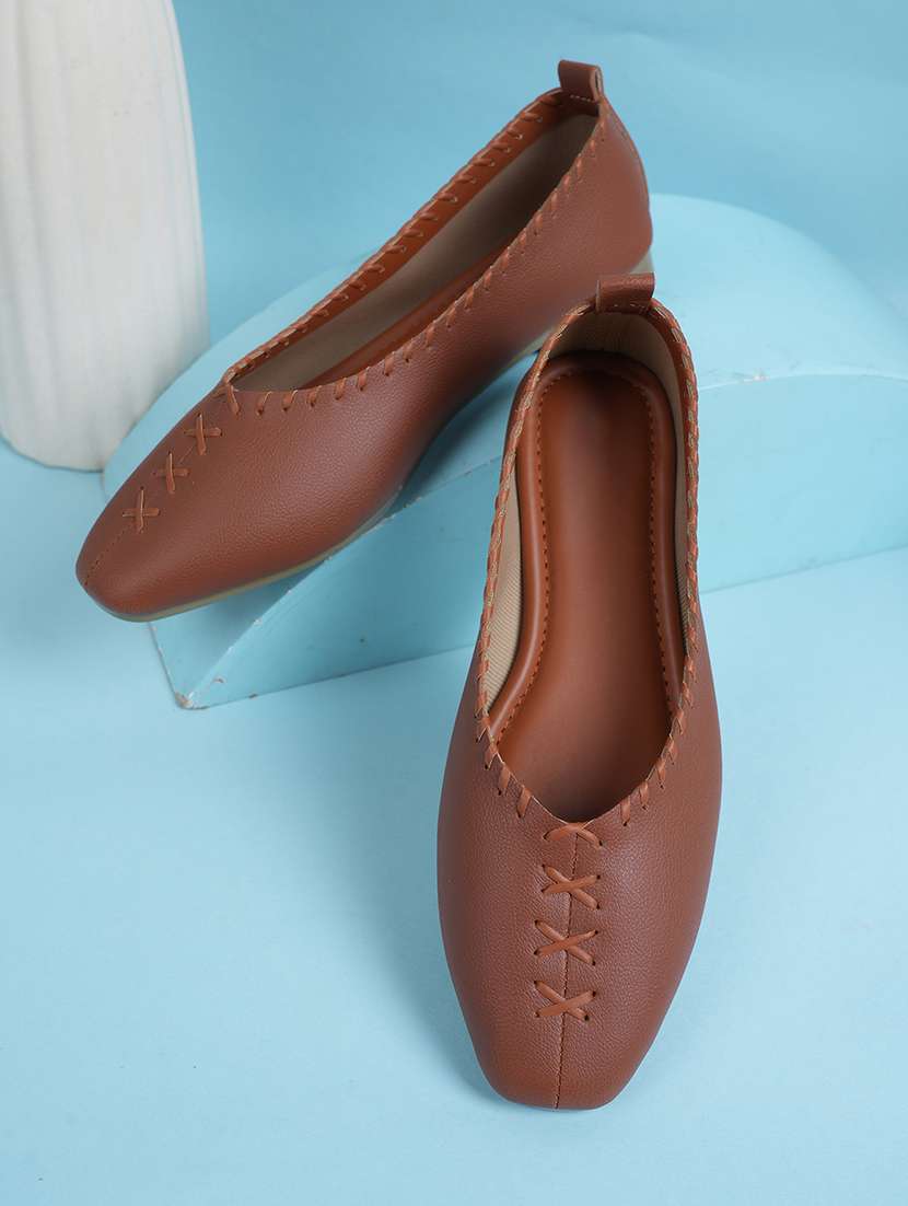 women solid slip on ballerina