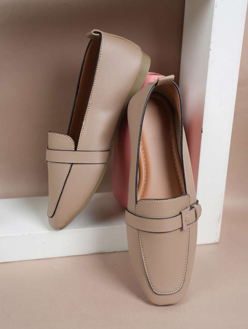 women solid slip on ballerina