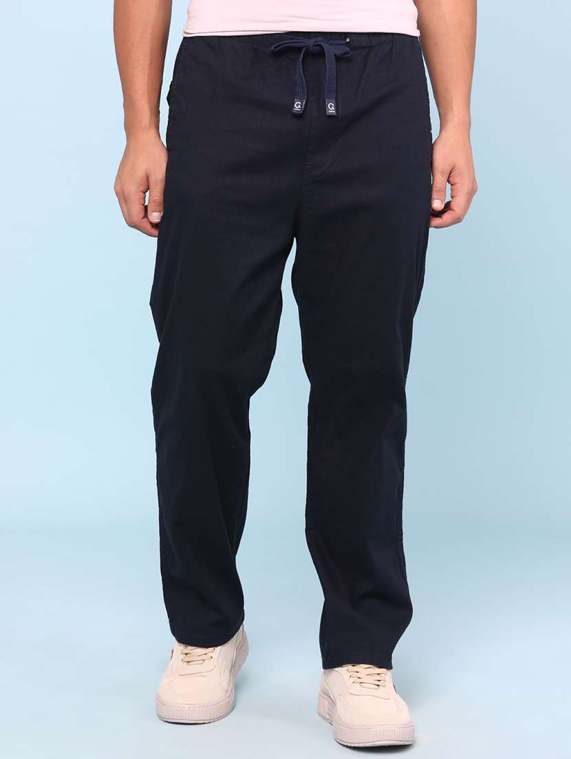men solid mid rise regular fit cargo 