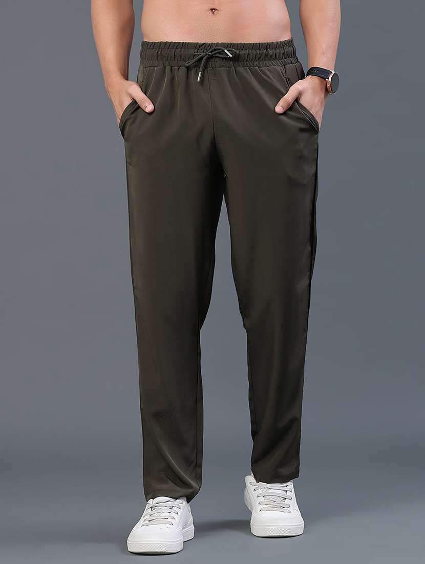 men solid mid rise track pant