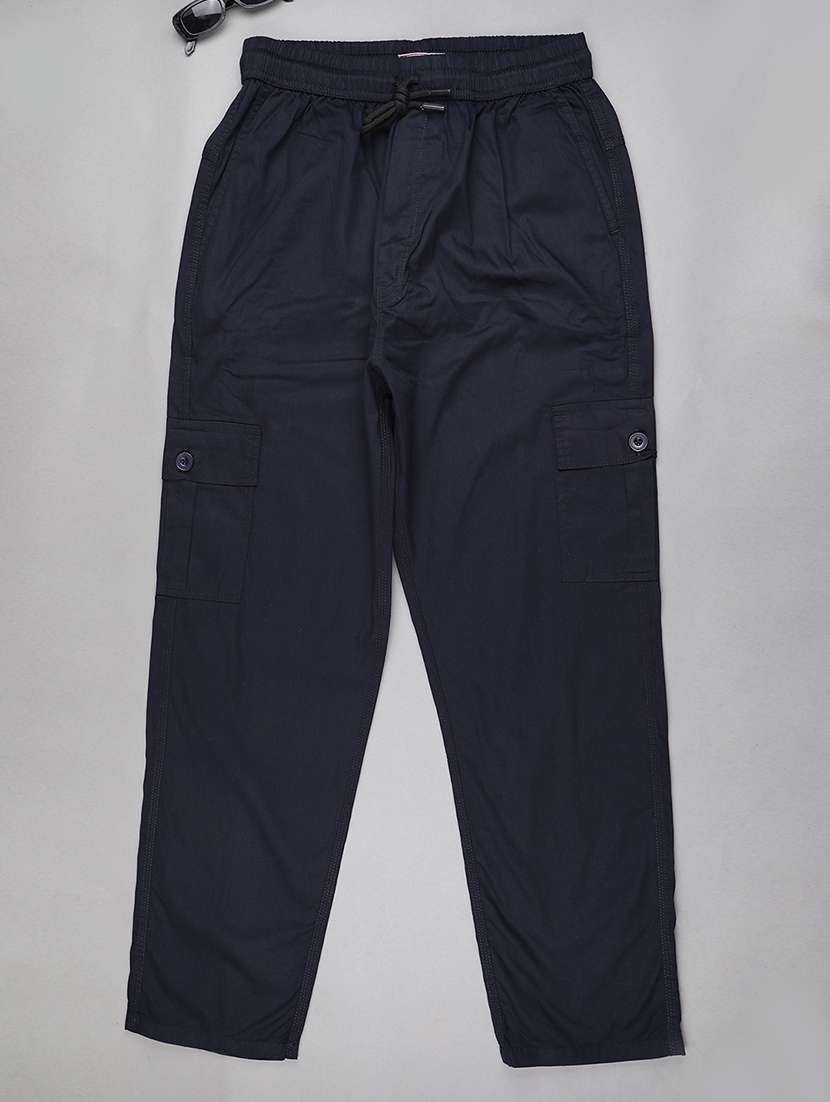 men solid mid rise regular fit cargo 