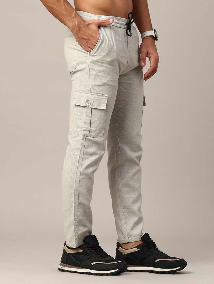men solid mid rise regular fit cargo 