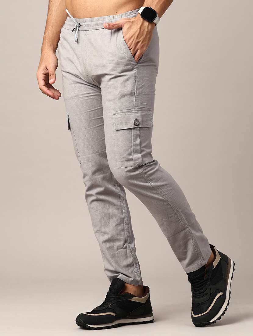 men solid mid rise regular fit cargo 
