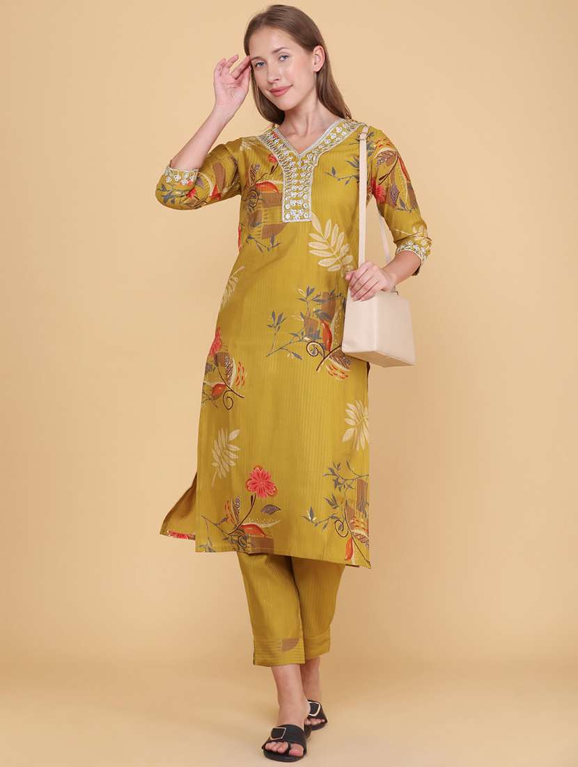 women printed three quarter sleeve kurta pant set